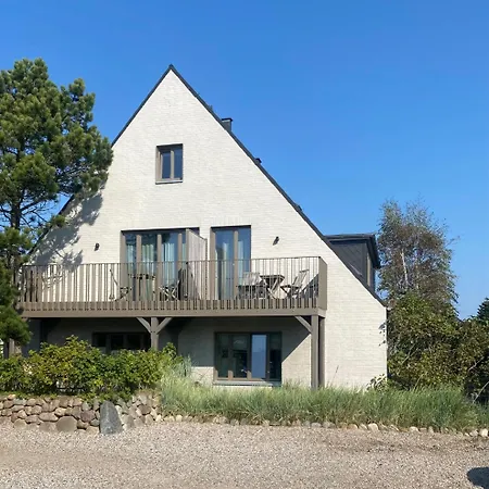 Niiloen Joelstair * List