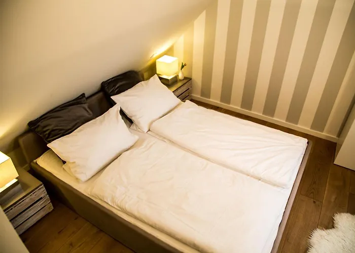 Niiloen Joelstair Daire List